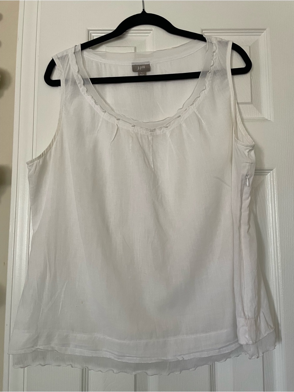 J. Jill White Sleeveless Scoop Neck Camisole